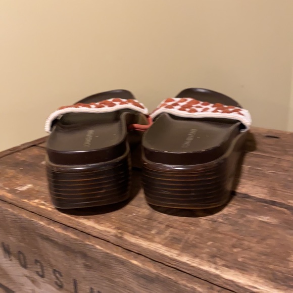 Donald J Pliner Size 9.5 M pink & white beaded brown slides, good used condition - Picture 8 of 10